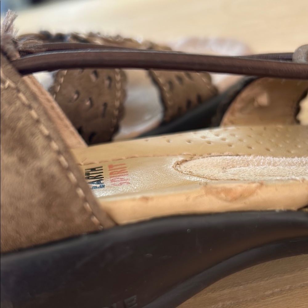 Earth Spirit Brown Sandals with Strappy Design and Floral Detail - Picture 6 of 7